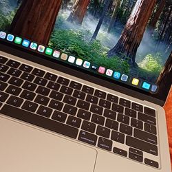 Apple MacBook Air 13” M2  2022