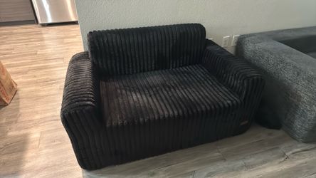 Love Seat Couch Currently available 🛋️