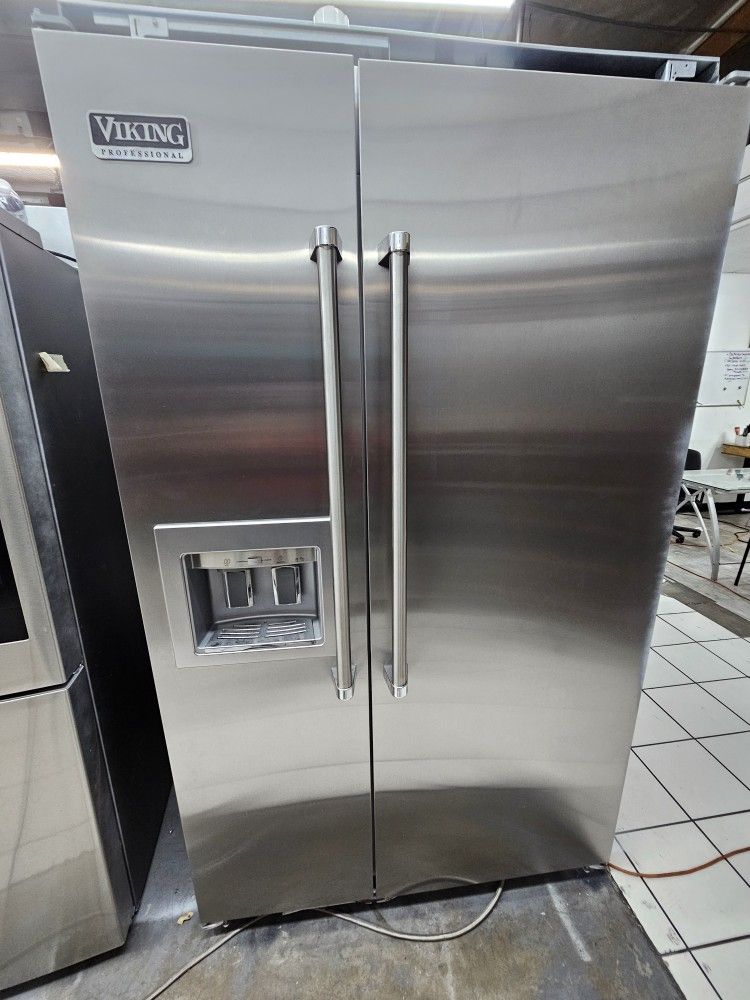 48" VIKING BUILT IN STAINLESS STEEL REFRIGERATOR