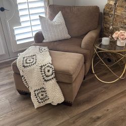 Accent chair with ottoman