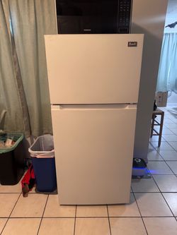 Avanti Refrigerator White