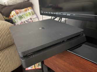 PS4, 2 controllers, 3 games