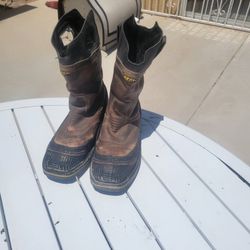 Botas de punta de asero de marca poco uso ..medida 9