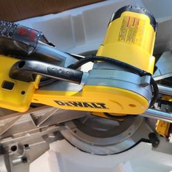 DEWALT 15 Amp Corded 12 in. Double Bevel Sliding Compound Miter Saw with XPS technology