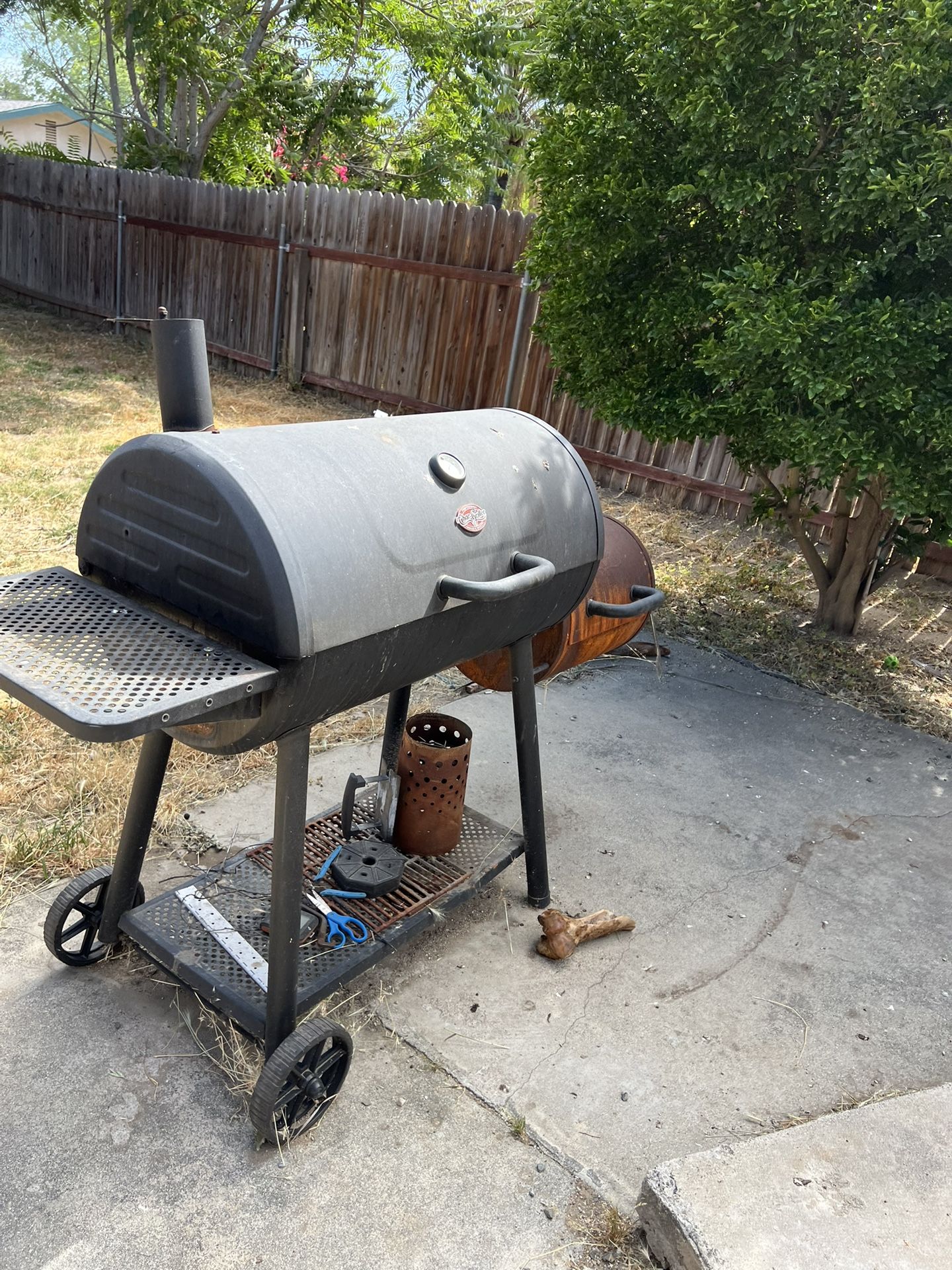 Grill/ Smoker
