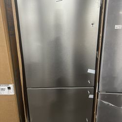 Beko 31in Autumn Freezer Refrigerator With Left Hinge