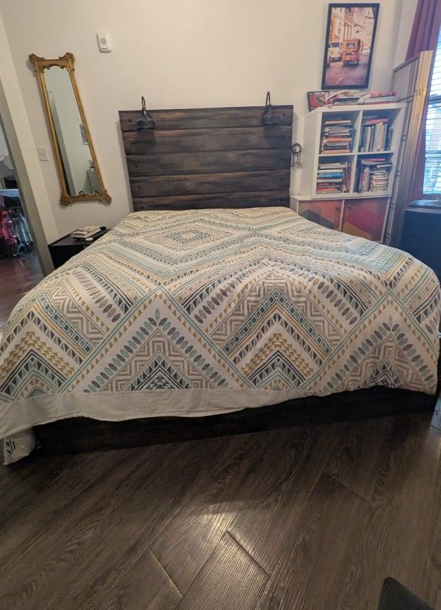 Ashley Furniture Queen
Bedroonm Set - Headboard
dimensions 60.47 in X 64.09
in X 3.74