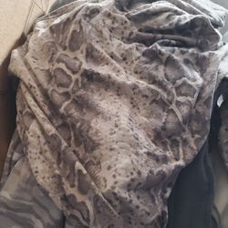 30 Sweaters Size Small For $70