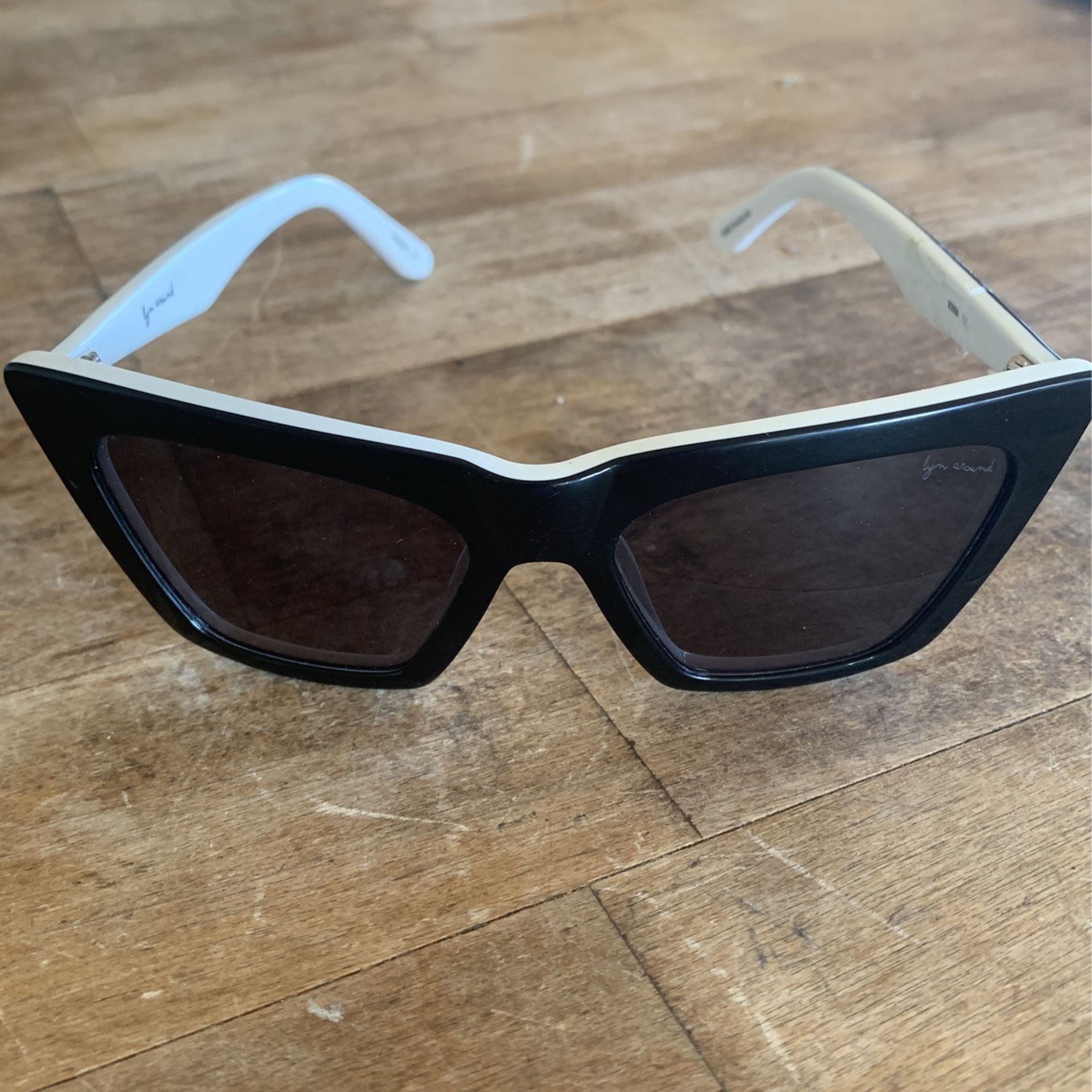 Lyn Around Ronna Model