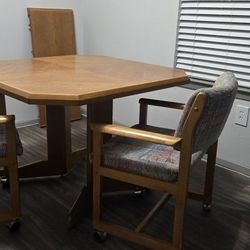 Mesa De Comedor Con 2 Sillas / dining table with  2 chairs