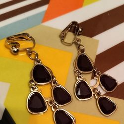 Vintage-Inspired Gold Tone & Black Teardrop Dangle Clip-On Earrings


