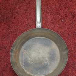Antique 9" Lightweight Cowboy Skillet 