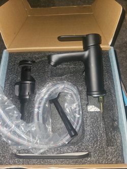 Belz bathroom faucet. Black