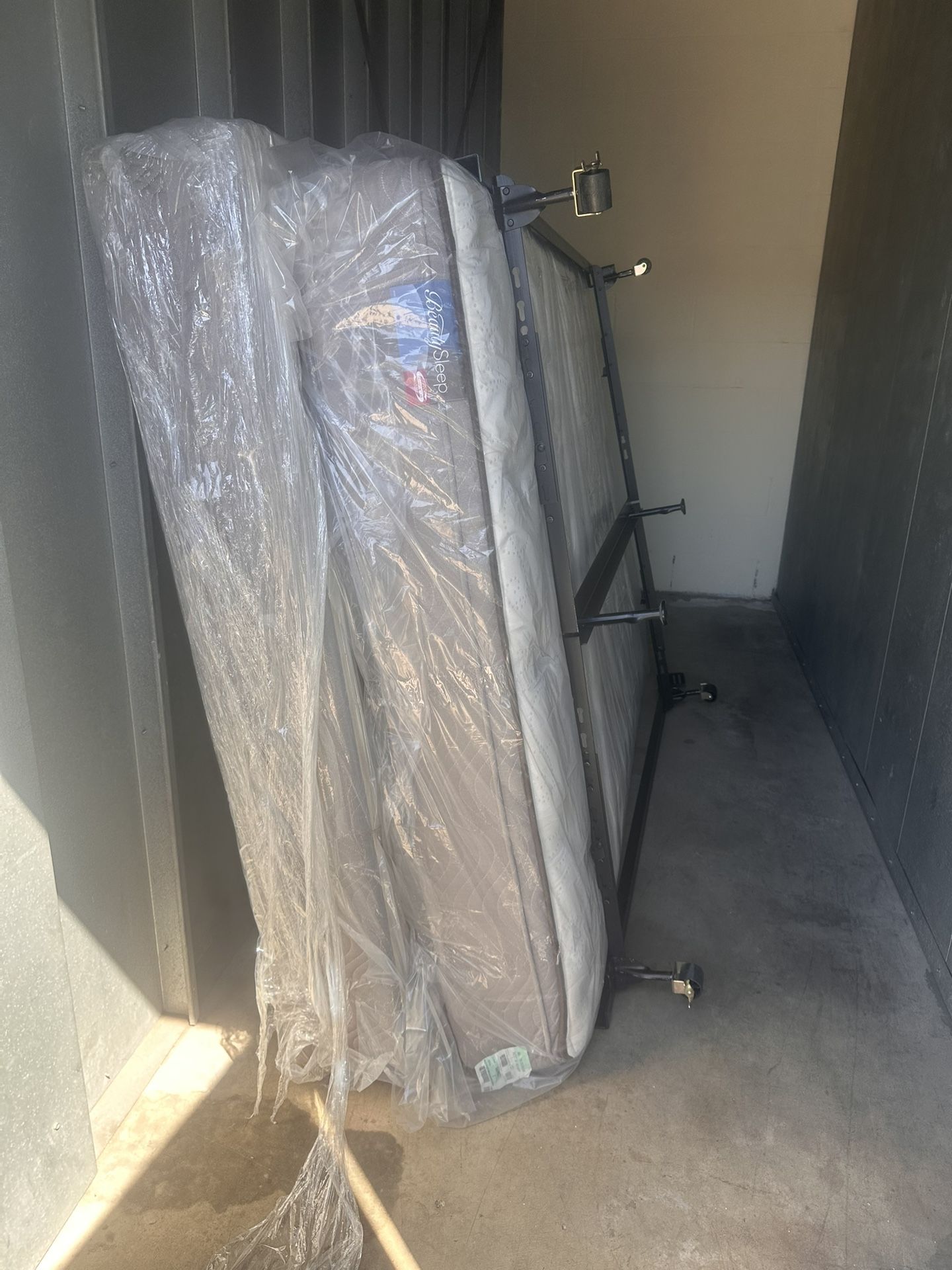 Mattress & Box Springs