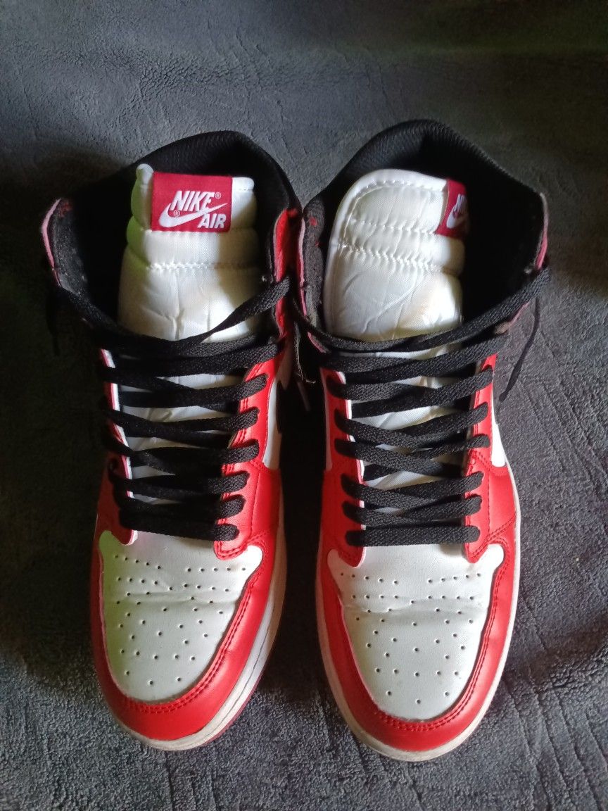Jordan 1 Size 10 90$