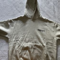 ⚪️ Essentials Fear of God Hoodie – Light Oatmeal (S–XL) ⚪️  Model is 5’10 wearing size L – perfect oversized fit.  Clean, neutral, and crazy wearable 