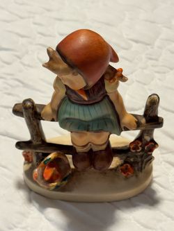 GOEBEL HUMMEL VINTAGE SIGNED FIGURINE “ JUST RESTING”