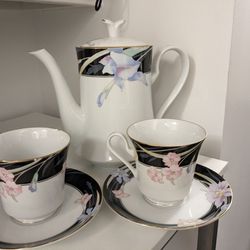 Beautiful Fine China Set For Best Offer 