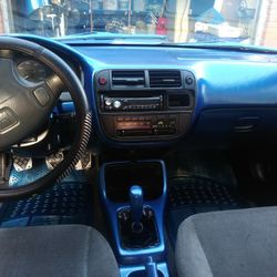 Honda Civic 98. Motor Trasmision. Todo Bien. Placas Al Corriente. Llantas Nuebas Pintura Nueba. Jente Imteresados. No. Lo Cambio. Nomas Cash.