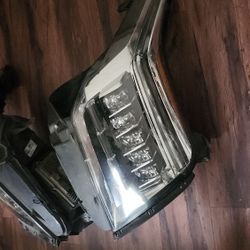 2015 // 2020 Cadillac Escalade Left Headlight 