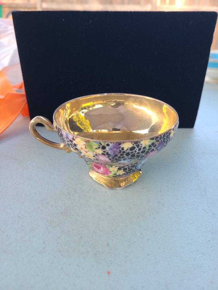 Vintage Saji Fancy China Gold Teacup