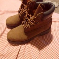 Size 9 Men's Timberland Boots 
