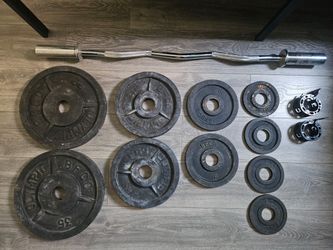EZ curl bar with weights and clips