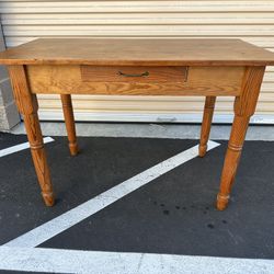 Solid wood desk table with drawer/ Mesa de Madera solida con cajon 