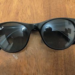 Woman Ray-Ban sunglasses