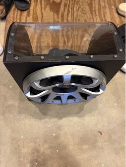 Working great 12” Infinity Subwoofer in a nice Box and a Alpine V12 amplifier. Removed from my car.
