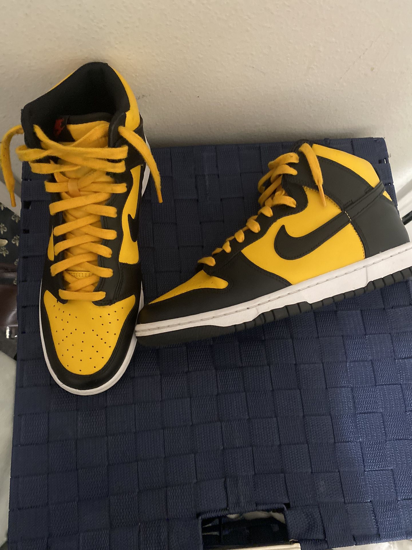 Yellow Black Dunks 