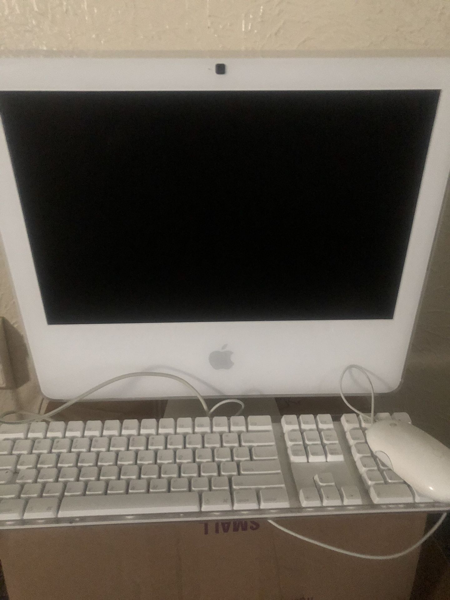 Apple desk nice computer