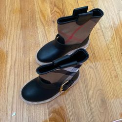 Burberry boots kids