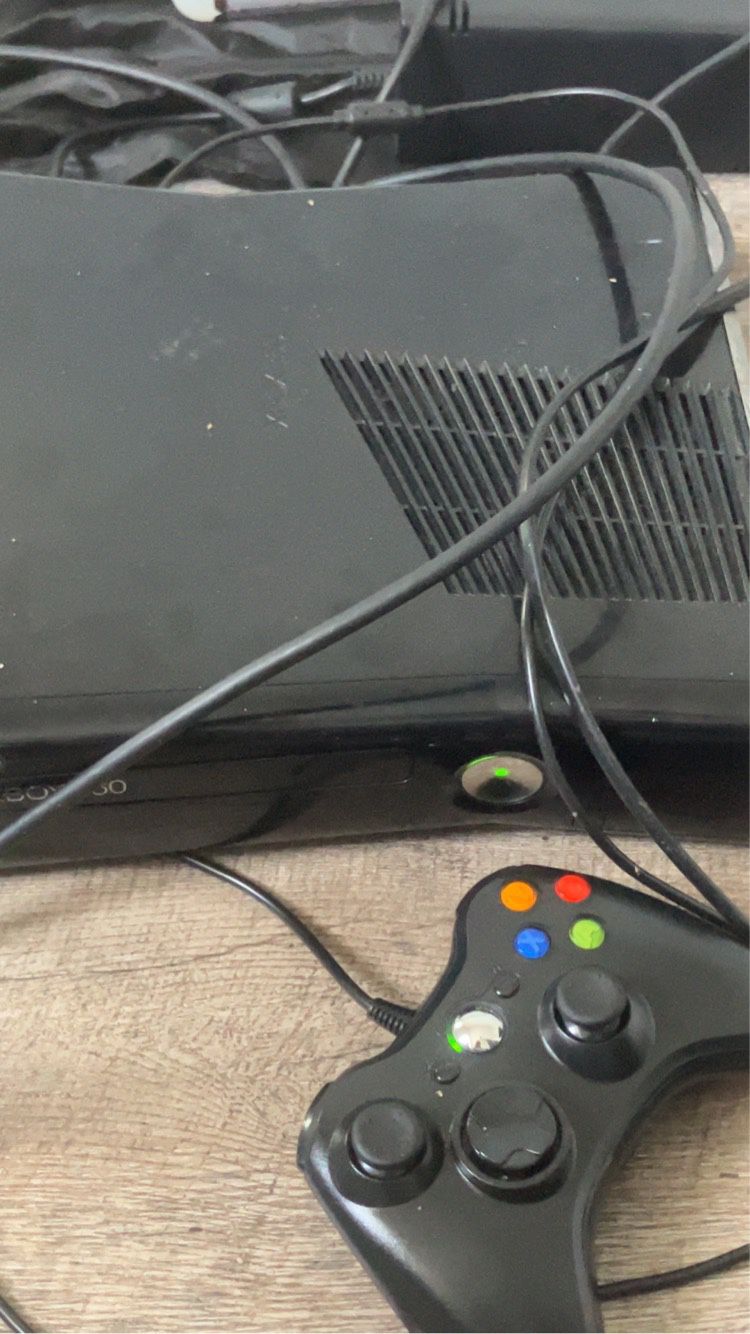 Xbox 360 S With 5 Games