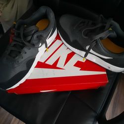 Boys Nike Shoes Size 6.5 Youth 