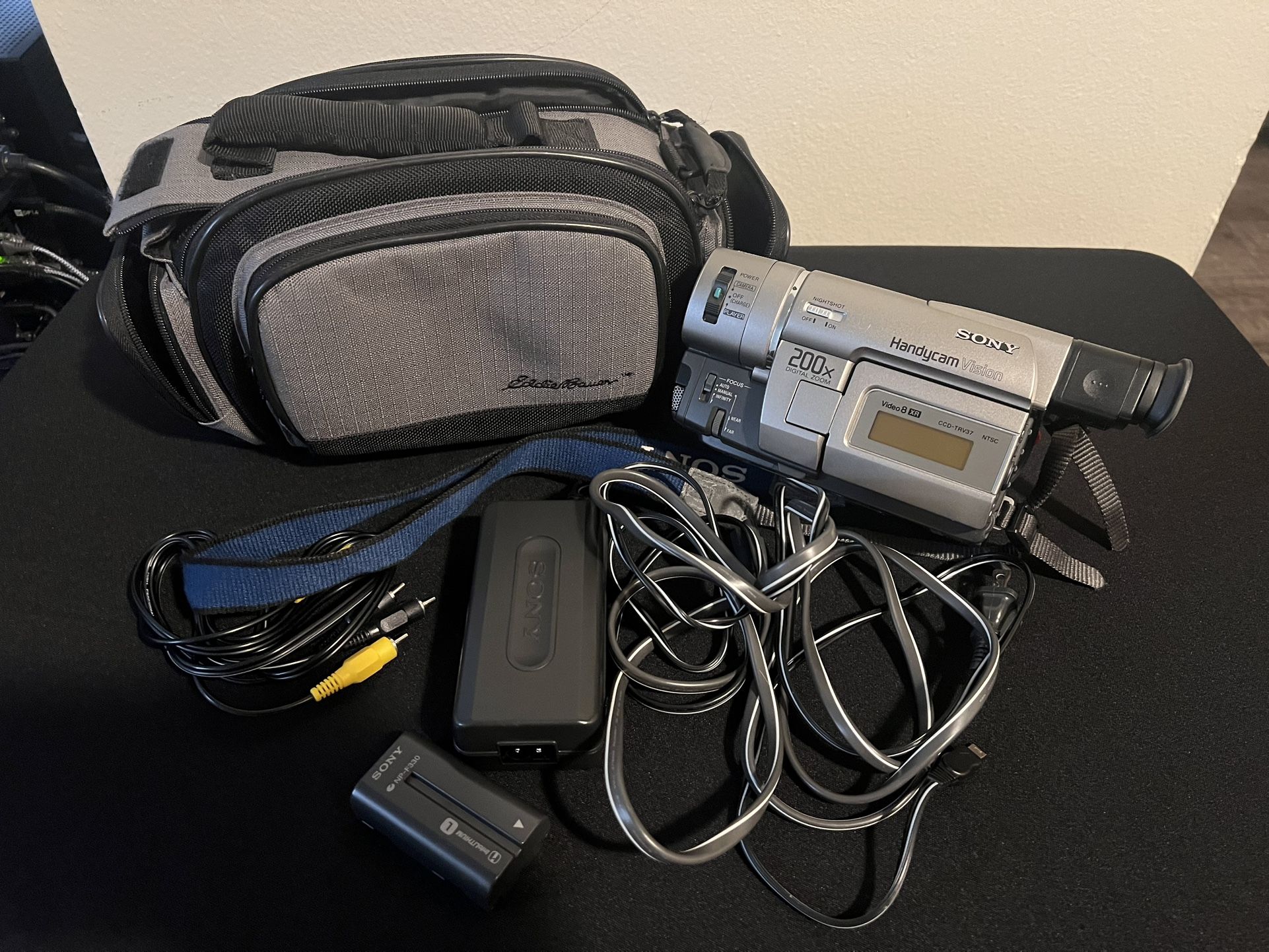 Sony Handicam Vision CCD-TRV37 8mm Camcorder