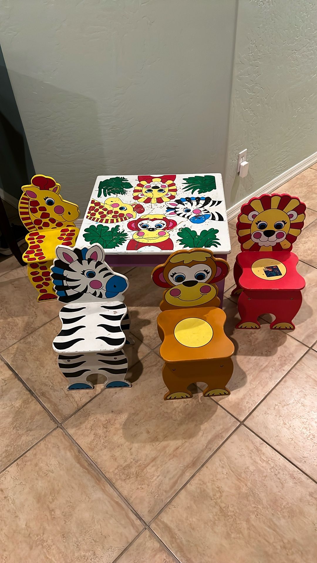 Table - Kids Animal Table And Animal Chairs
