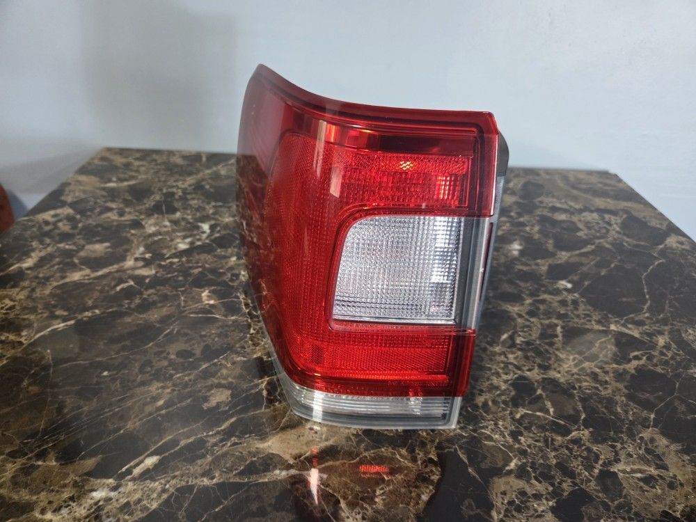 Used Driver Side Taillight For 2015-2017 Lincoln Navigatir