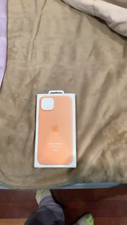 Apple iPhone 15 plus silicone case included with MagSafe (orange sorbet)
