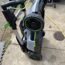 New USED ONCE 2025 EGO LM2125SP  56 Volt Battery Powered Lawn Mower 21 Inch Self Propelled 