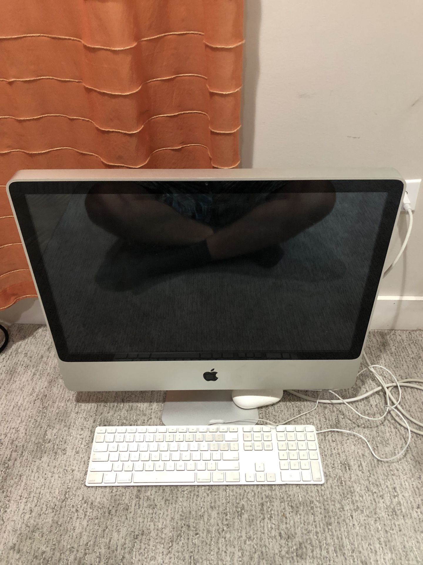 Apple imac 25 inch good condition!! MS Word 2011