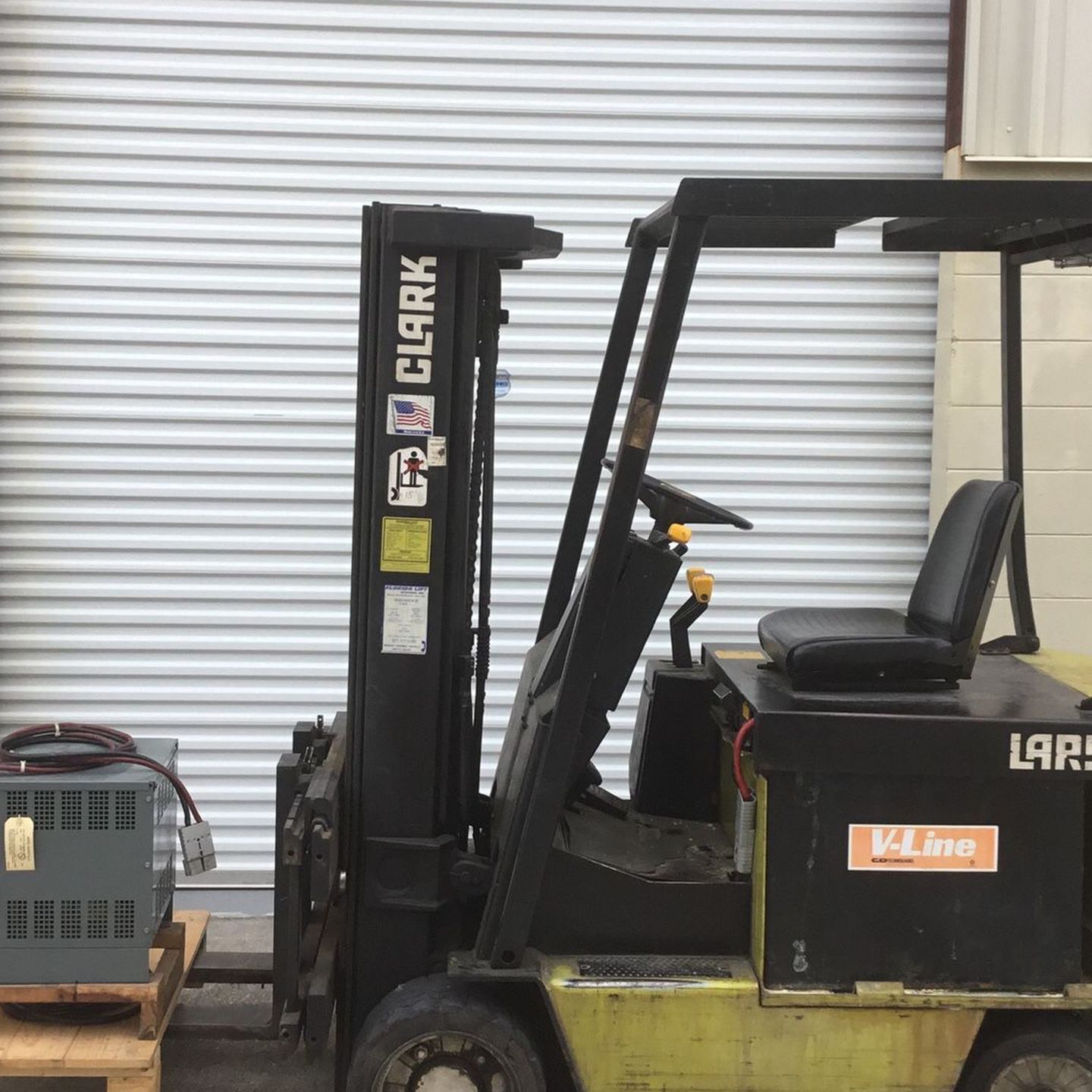 Clark ECS-30 electric forklift, needs battery