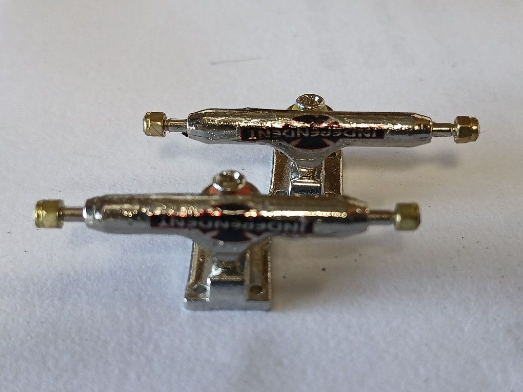 Fingerboard Trucks