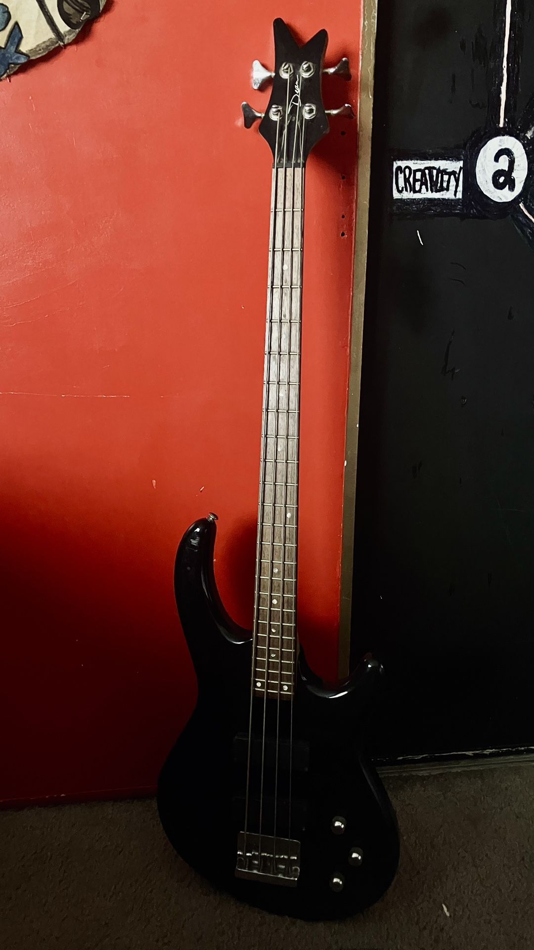 DEAN ELECTRIC BASS GUITAR