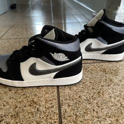 Jordan 1 Mid Satin Grey Toe