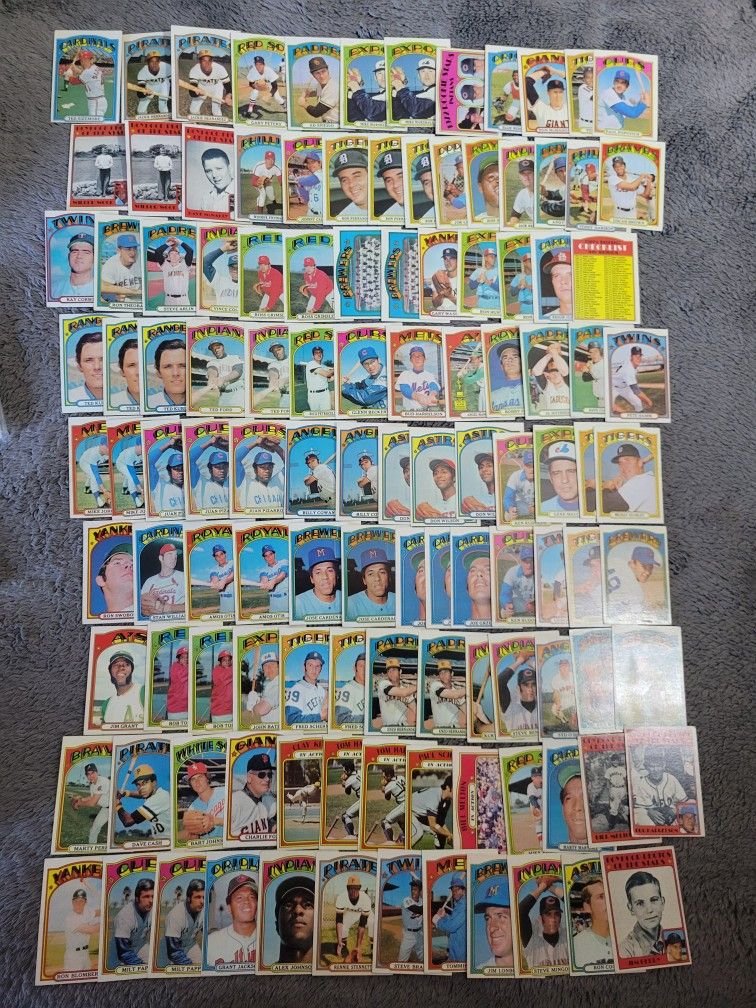 115 Card Lot of 72 Topps Commons. Great lot for Set Builders. Clean Cards, no Creases or Wrinkles.