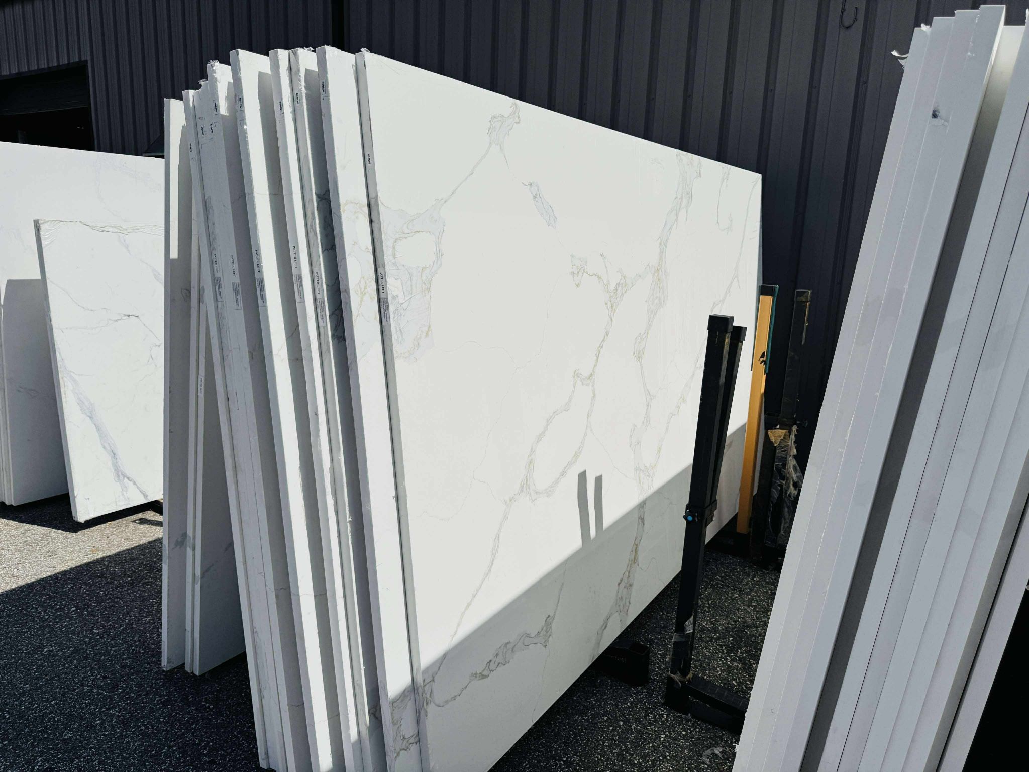QUARTZ STONE SLABS SUPER JUMBO IN CALACATTA WAVE MIXED 📏Each slabs cover 75.7 sq.ft, Thickness 3 cm 🔥Price $1049 per Slab🔥