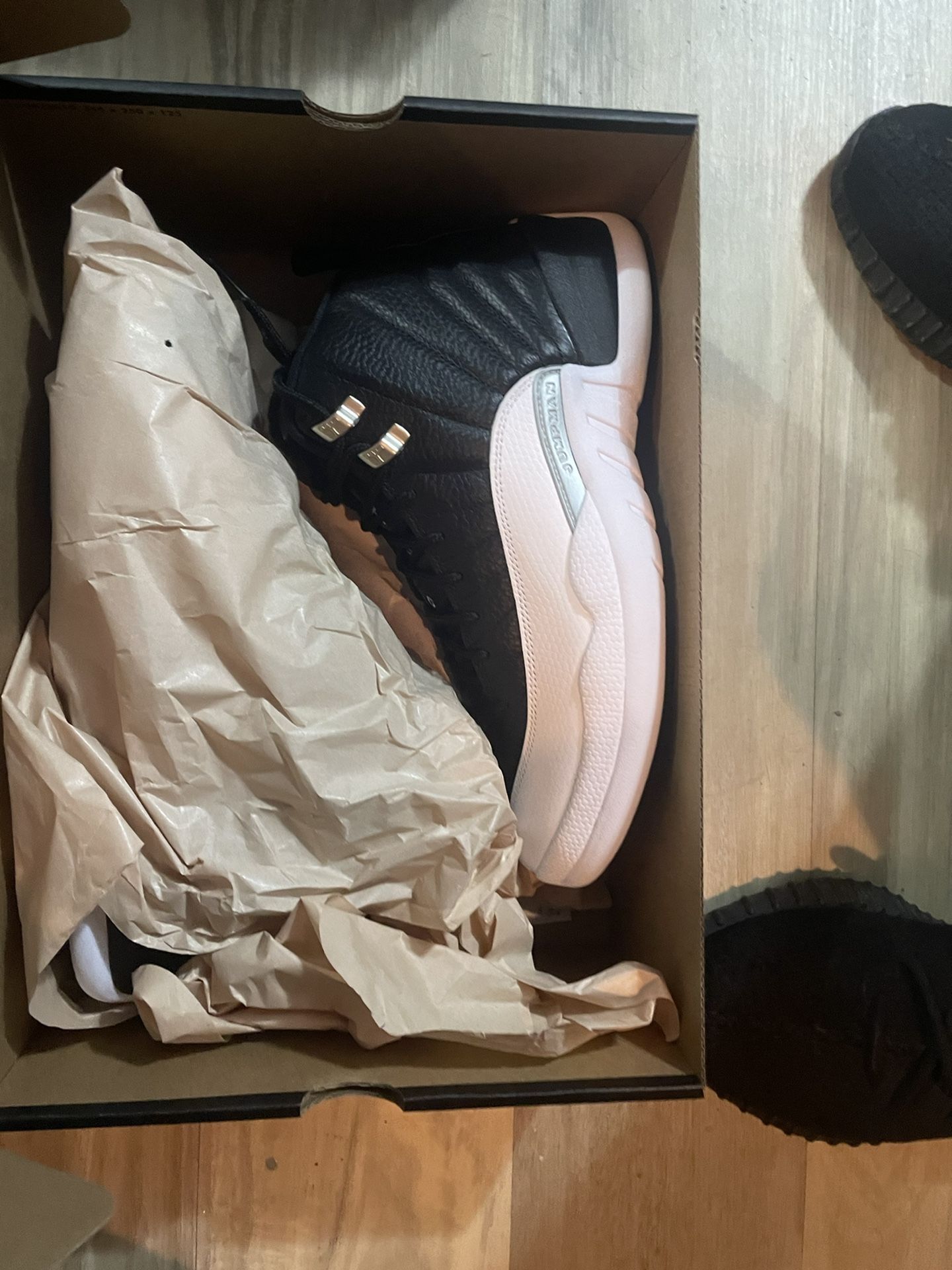 Playoff Jordan 12’s Size 9