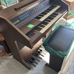 Lowrey Debut Deluxe - Organ/Piano