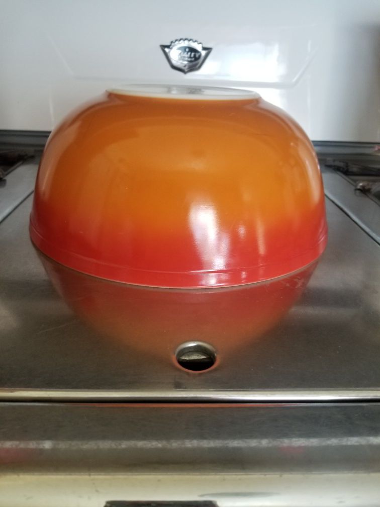 Pyrex Flameglo 4 Quart Mixing Bowl